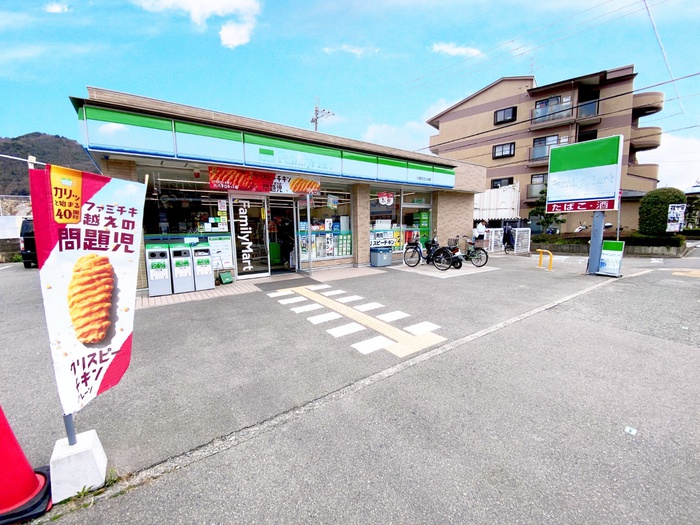 コンビニ　ファミリーマート（コンビニ）まで160m