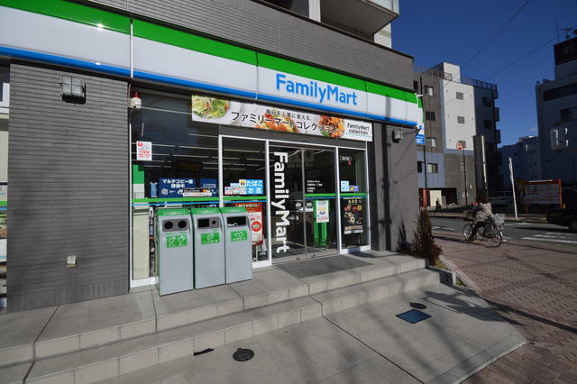 コンビニ　ファミリーマート千葉中央一丁目店（コンビニ）まで302m