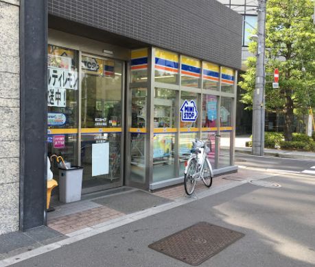 コンビニ　ミニストップ上野池之端店（コンビニ）まで212m
