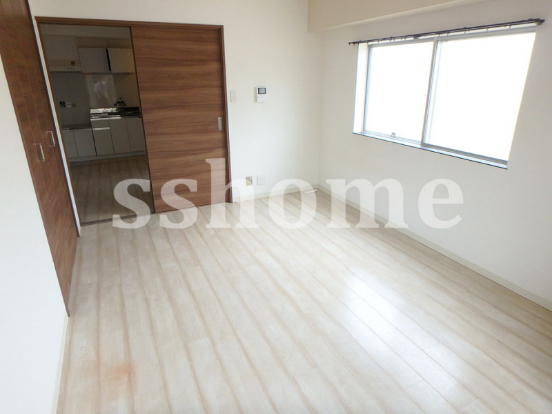 居室・リビング　明るくてきれいなお部屋です☆