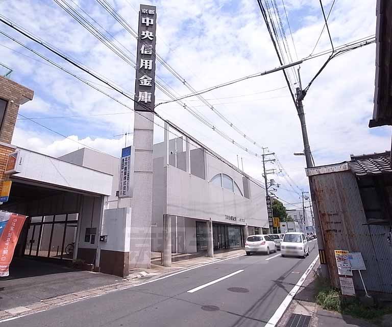 銀行　京都中央信用金庫 久津川支店（銀行）まで425m