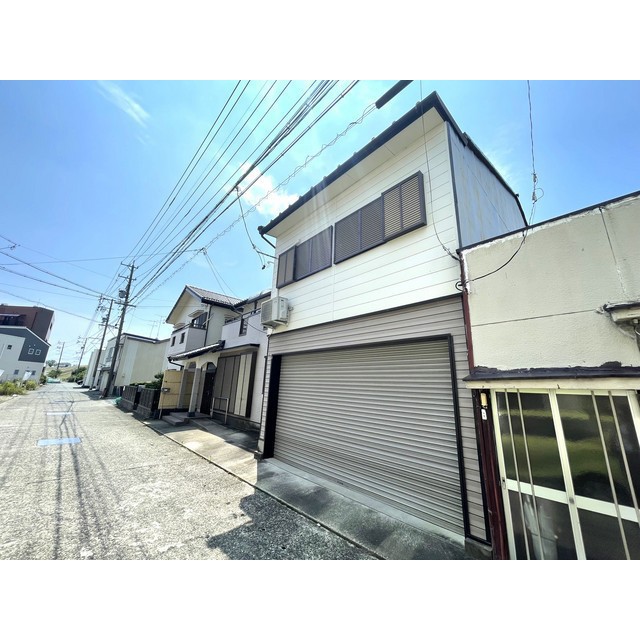 建物外観　ガレージ