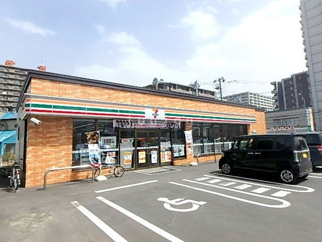 コンビニ　セブンイレブン札幌北8条東5丁目店（コンビニ）まで319m