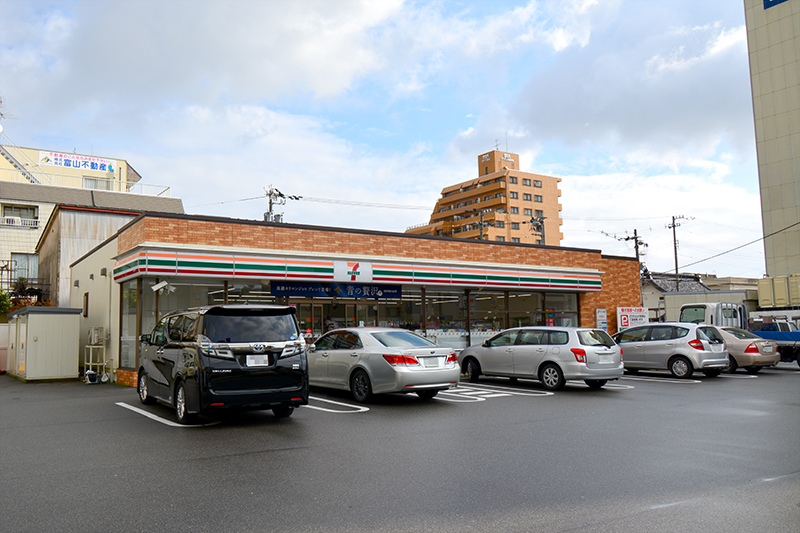 コンビニ　セブンイレブン富山上本町店（コンビニ）まで292m