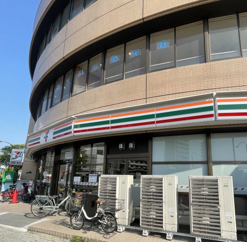 コンビニ　セブンイレブン 名古屋吹上駅前店（コンビニ）まで592m