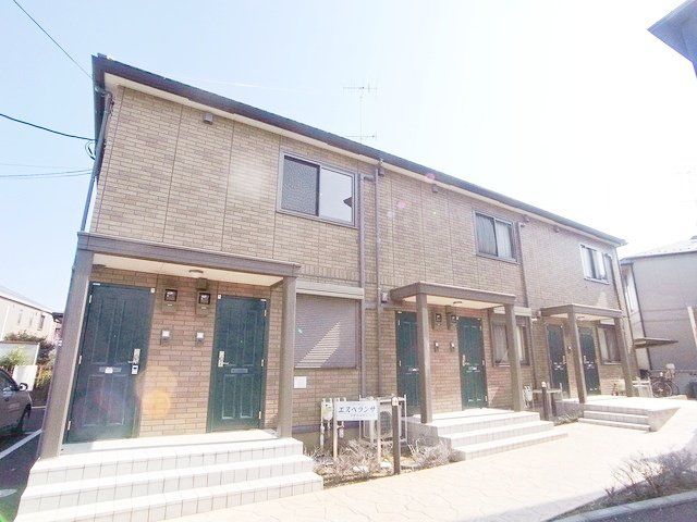 建物外観　タイル張りのおしゃれな外観