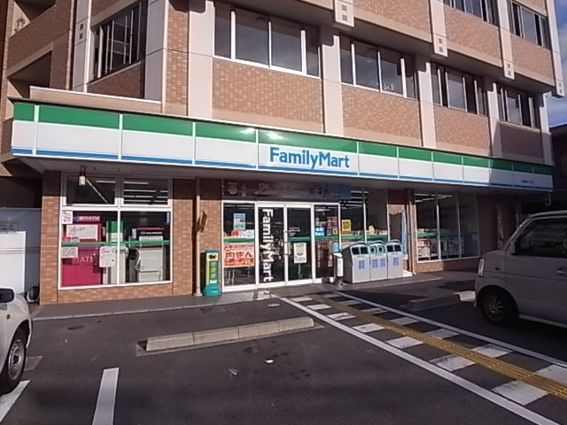 コンビニ　ファミリーマート 生駒東松ヶ丘店（コンビニ）まで1142m
