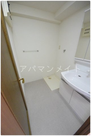 その他設備　洗濯機置き場＆脱衣スペースです ！