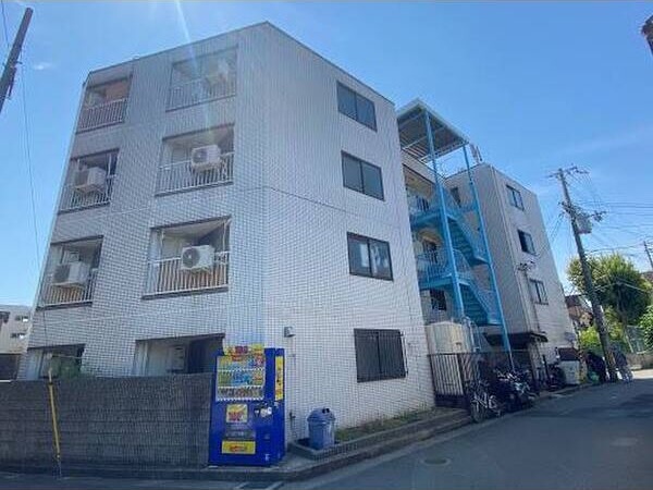 エントランス　落ち着いたエントランスです