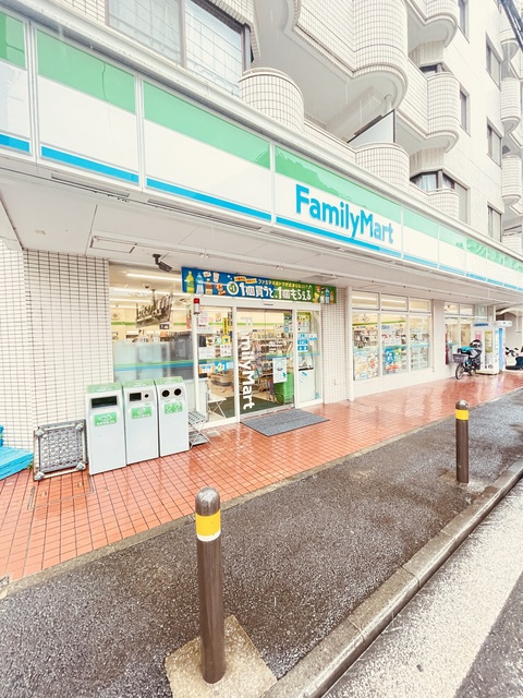 コンビニ　ファミリーマート東戸塚記念病院前店（コンビニ）まで796m
