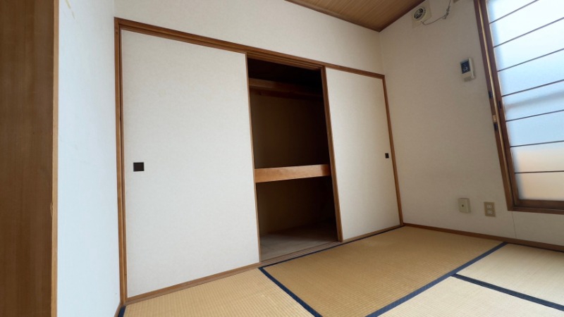 収納　押入を開けてみました。たっぷり入りますね～
