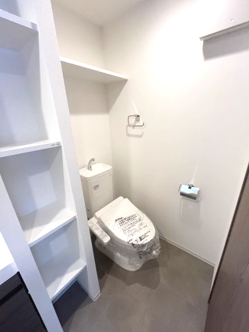 トイレ　イメージとして同建物他部屋を表示しています