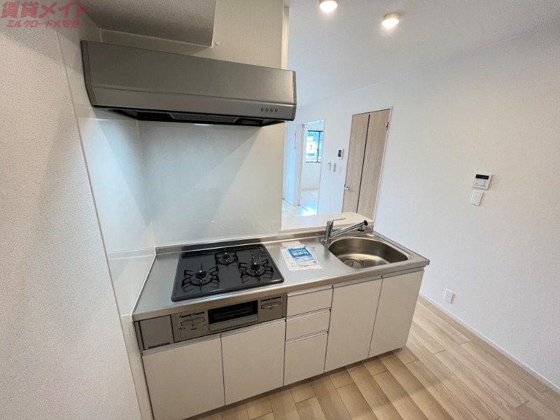 キッチン　同型部屋写真です。