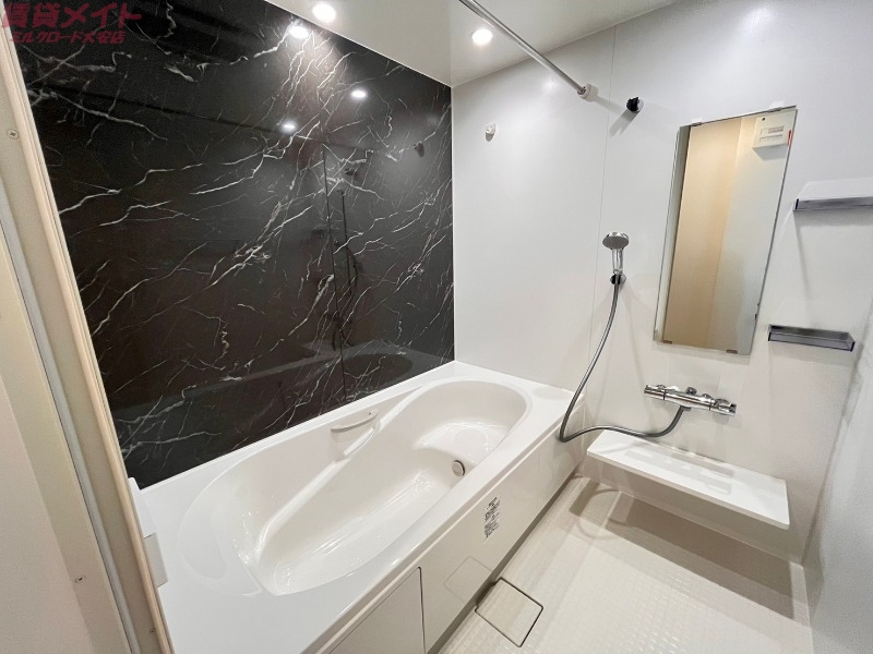 バス・シャワールーム　同型部屋写真です。