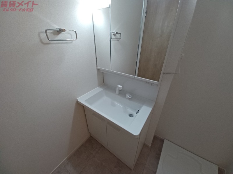 洗面設備　同型部屋写真です。