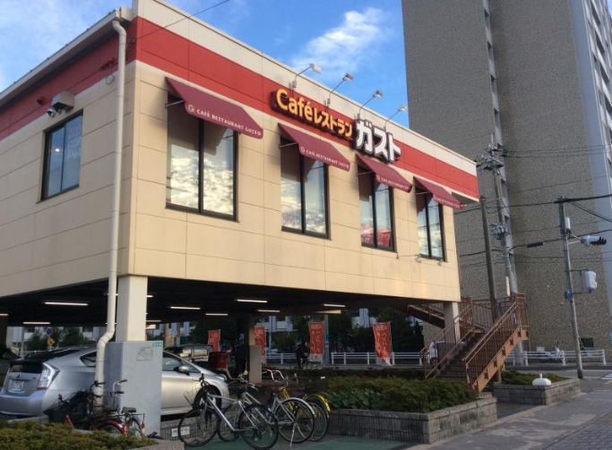 飲食店　ガスト（飲食店）まで487m