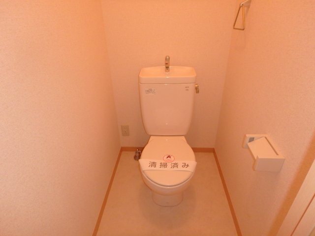 トイレ　他のお部屋の参考写真となります。