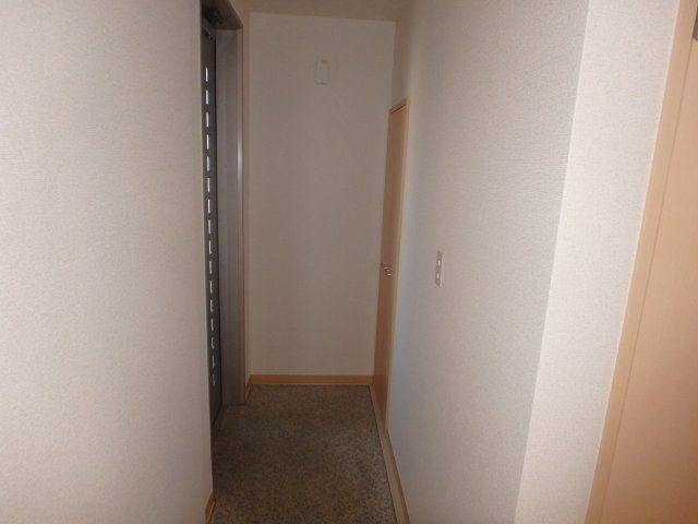 玄関　他のお部屋の参考写真となります。