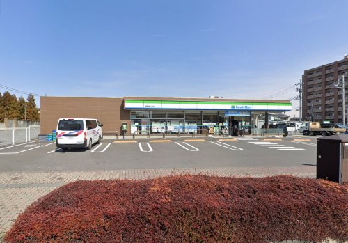 コンビニ　ファミリーマート宇都宮桜二丁目店（コンビニ）まで187m