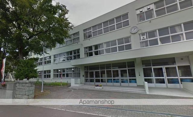 小学校　札幌市立新川中央小学校（小学校）まで384m