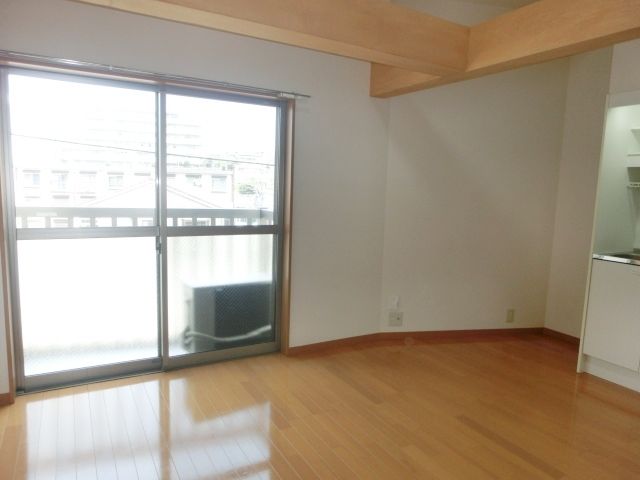その他部屋・スペース　６．６帖の居室です