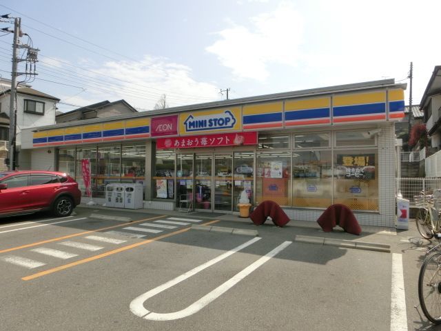 コンビニ　ミニストップ千葉検見川町2丁目店（コンビニ）まで300m