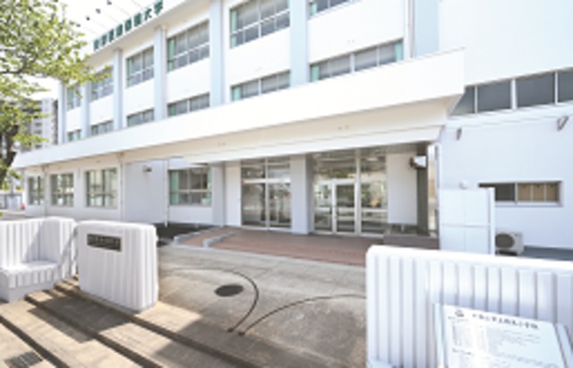 大学・短大　私立東京医療保健大学和歌山看護学部雄湊キャンパス（大学・短大）まで237m