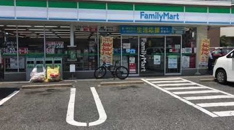 コンビニ　ファミリーマート 粕畠三丁目店（コンビニ）まで387m