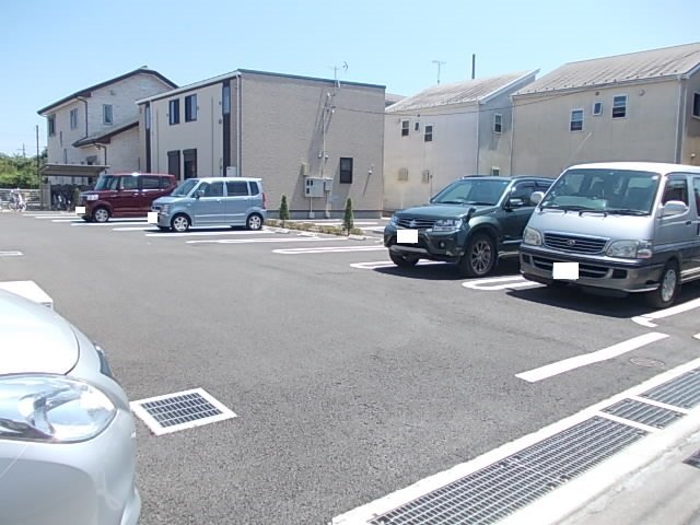 駐車場　駐車場に車を止められます