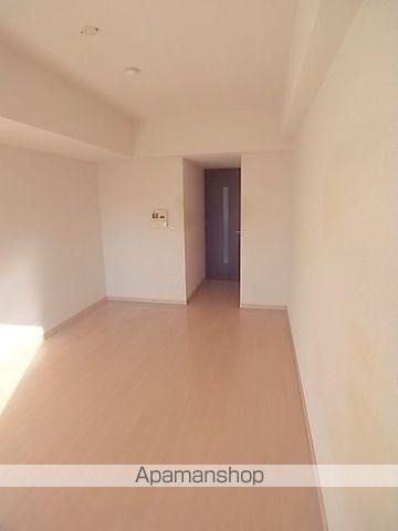 地下鉄長堀鶴見緑地線 谷町六丁目駅 徒歩5分 11階建 築23年の居間写真