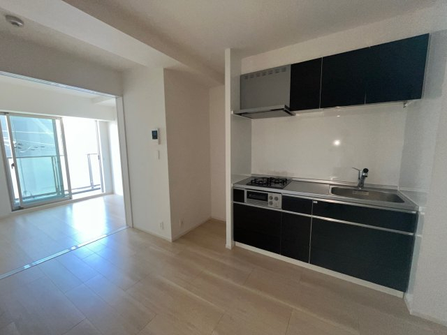 キッチン　写真は、他部屋の反転間取りです。(現況優先)