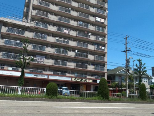 飲食店　ラーメン絆中川店（飲食店）まで474m