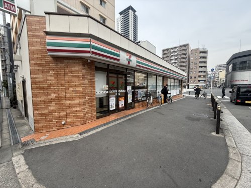コンビニ　セブン-イレブン 大阪北堀江３丁目店（コンビニ）まで166m