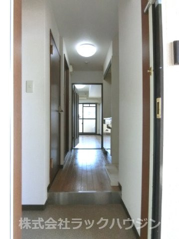 玄関　【お部屋さがしはラックハウジングにお問合せ下さいませ♪】