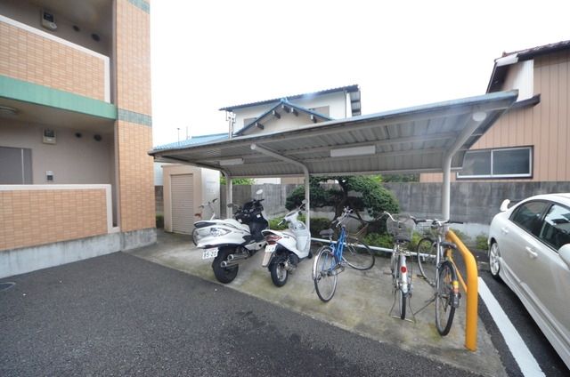 その他共有部分　♪屋根付き駐輪場です♪