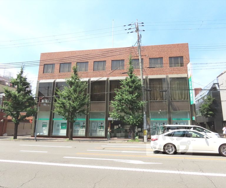 銀行　りそな銀行 千本支店（銀行）まで153m
