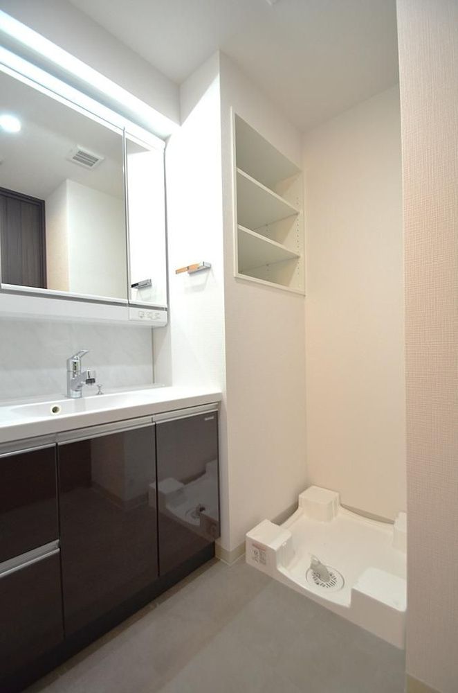 洗面設備　写真は同タイプ住居です。