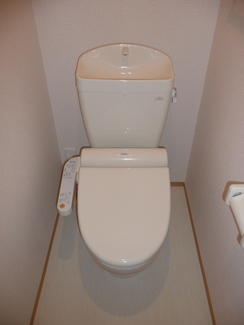 トイレ　101号室の写真を掲載しております。