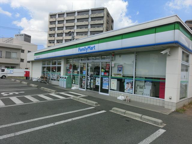 コンビニ　ファミリーマート（コンビニ）まで1683m