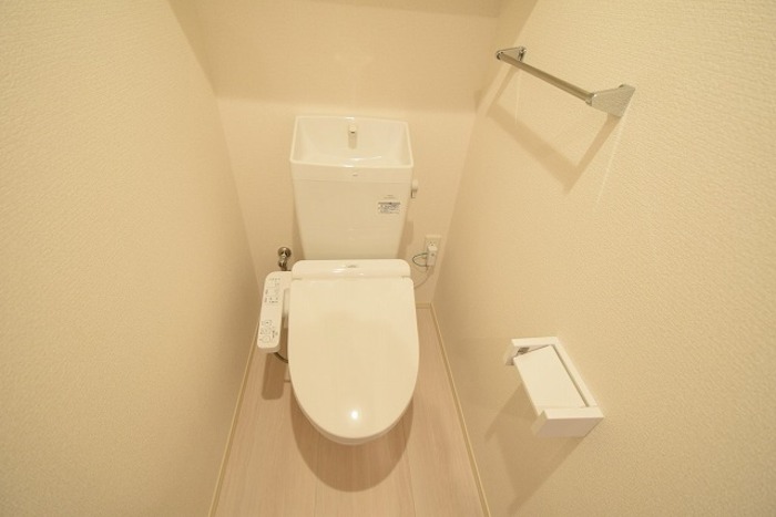 トイレ　同物件別部屋写真