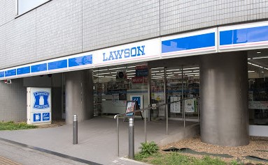 コンビニ　ローソン 高輪三丁目店（コンビニ）まで216m