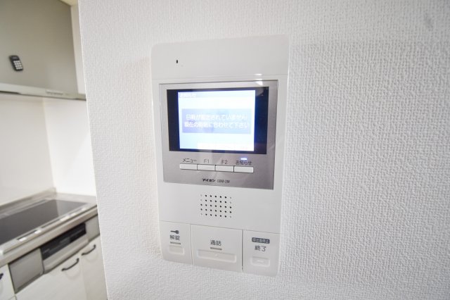 セキュリティ　TVモニターホンは安心ですね。誰か確認してから開けて下さいね
