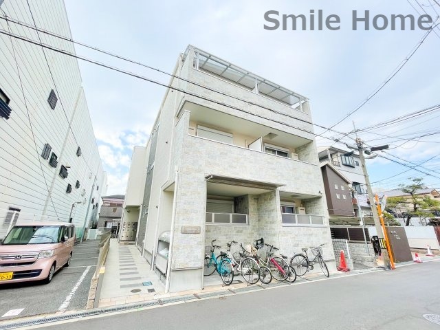 建物外観　オートロック付き　近隣に商店街もあり便利ですよ