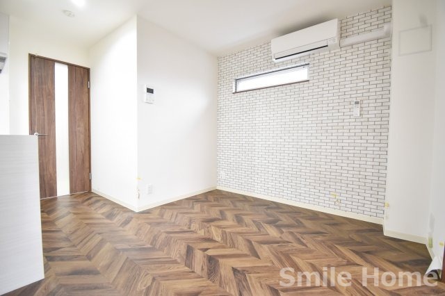 居室・リビング　エアコン付きのお部屋です