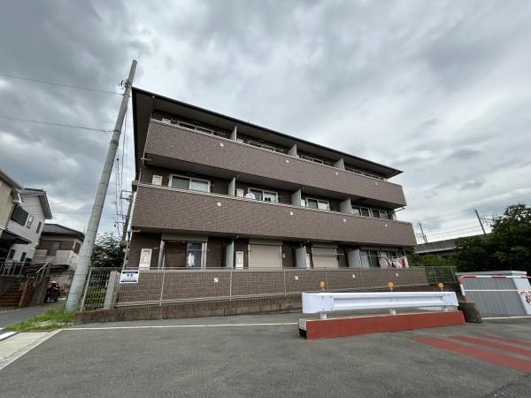 建物外観　非常に日当りの良い建物です。