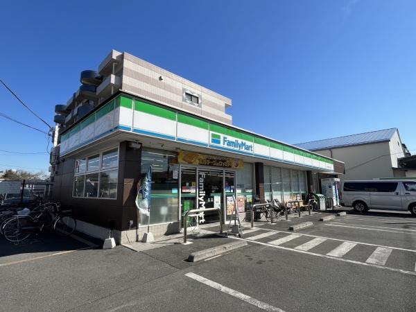コンビニ　ファミリーマート（コンビニ）まで341m