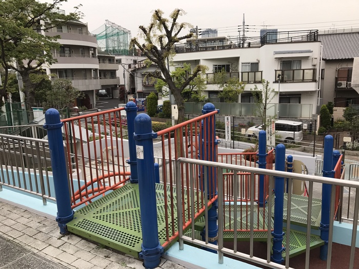 公園　上四児童遊園（公園）まで300m