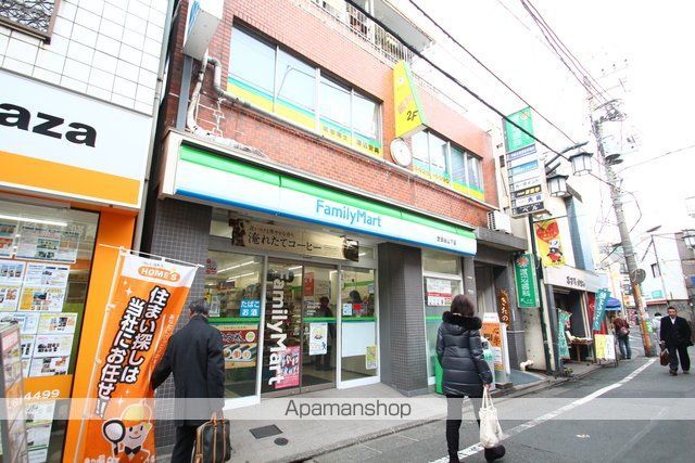 コンビニ　ファミリーマート豪徳寺駅前店（コンビニ）まで633m