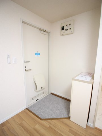 玄関　写真は別室