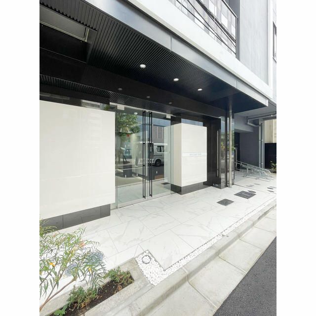 エントランス　落ち着いたエントランスです